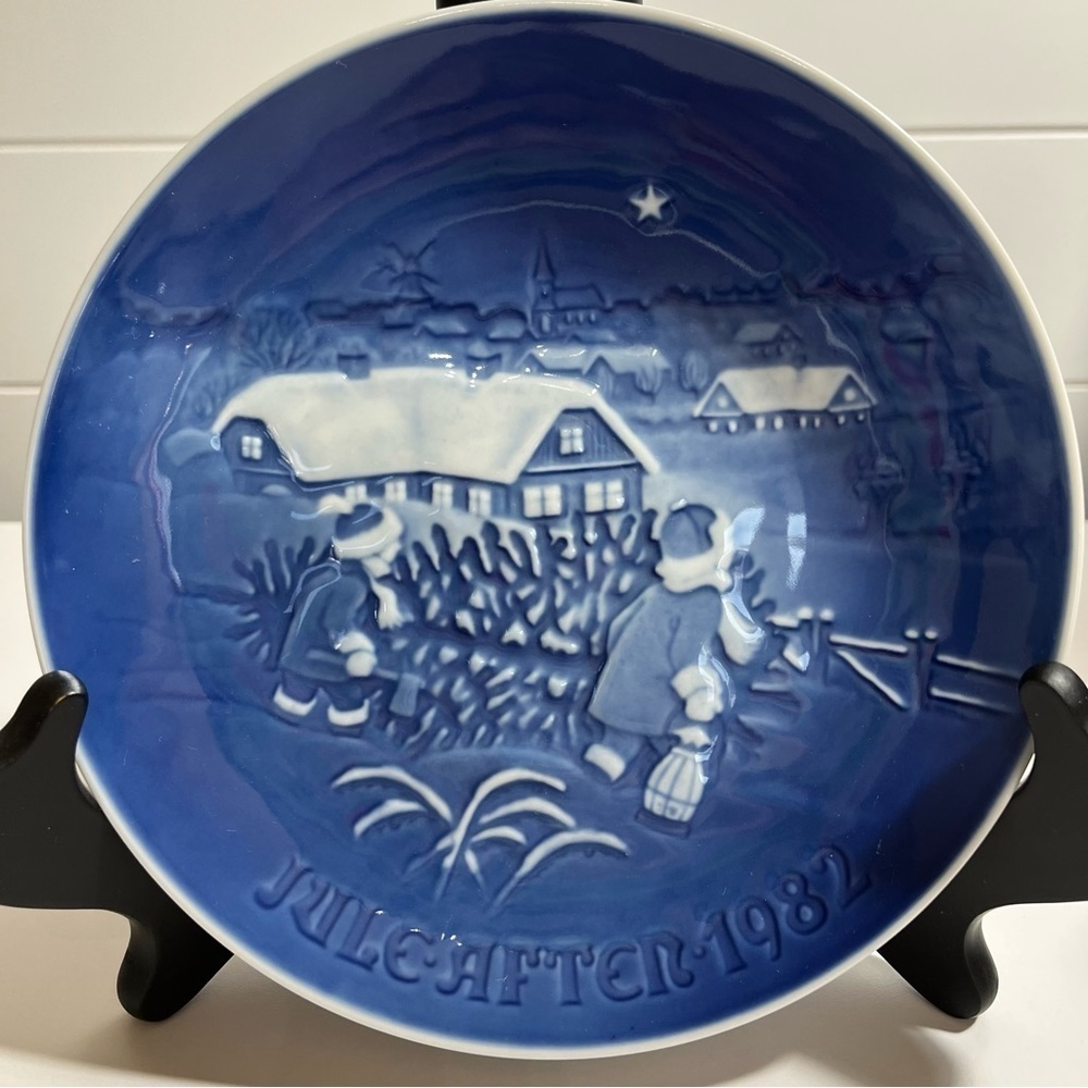 1982 Bing & Grondahl Plate THE CHRISTMAS TREE Henry Thelander Denmark